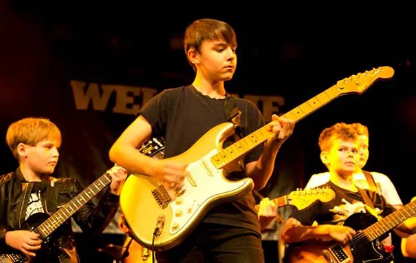 childrens-guitar-lessons-bishops-stortford